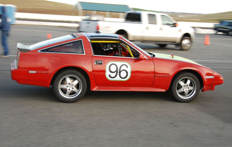 Illustration for article titled 24 Hours Of LeMons Arse Freeze-A-Palooza Über Gallery: Awesome Datsuns, Driven Nissans